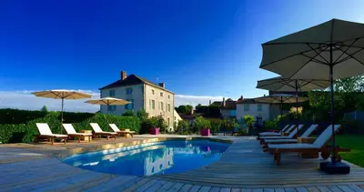 Piscine de l'établissement Maison Hirondelles Hôtes ou située à proximité