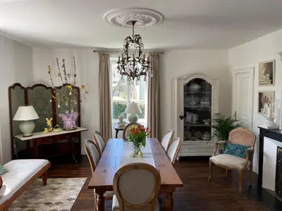 Coin salon dans l'établissement Maison Hirondelles Hôtes