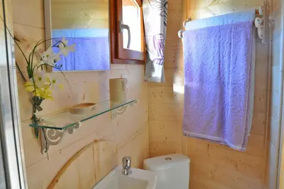 Salle de bains dans l'établissement Roulotte Beaulieu