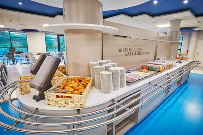 Nourriture dans l'hôtel ou à proximité