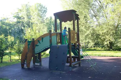 Aire de jeux pour enfants de l'établissement Camping L'îlot du Chail
