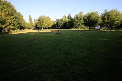 Jardin de l'établissement Camping L'îlot du Chail