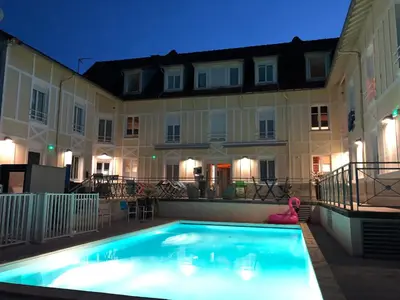 Piscine de l'établissement Boutique Hôtel d'Orbigny Chatelaillon - La Rochelle ou située à proximité