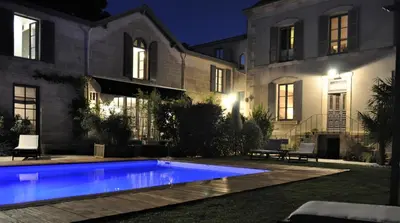 Piscine de l'établissement Chambres d'Hôtes Maison La Porte Rouge ou située à proximité