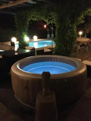 Piscine de l'établissement La Chambre des Amis ou située à proximité