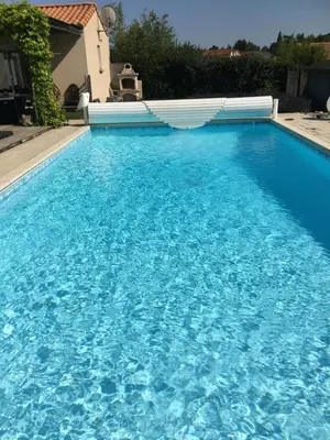 Piscine de l'établissement La Chambre des Amis ou située à proximité