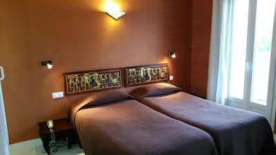 Un ou plusieurs lits dans un hébergement de l'établissement hôtel restaurant Beau-rivage