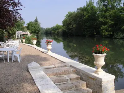 Vue sur la rivière ou le fleuve situé(e) à proximité de l'hôtel