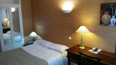 Un ou plusieurs lits dans un hébergement de l'établissement hôtel restaurant Beau-rivage