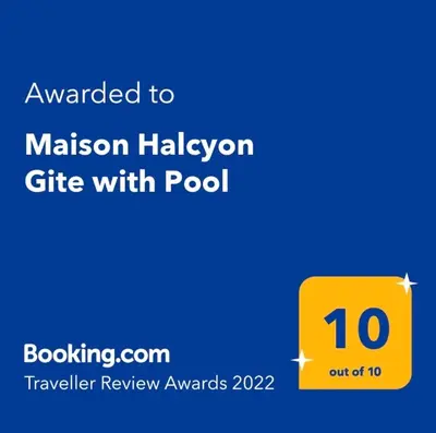 Certificat, récompense, panneau ou autre document affiché dans l'établissement Maison Halcyon Gite with Pool
