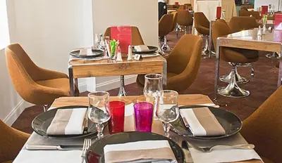 Coin salon dans l'établissement Logis Hôtel de France restaurant le Lucullus