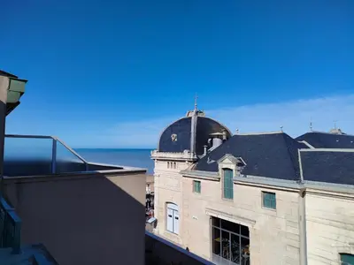 Vue générale sur la mer ou vue sur la mer prise depuis l'appartement