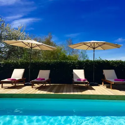 Piscine de l'établissement Maison Hirondelles Gîtes ou située à proximité