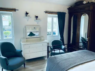 Un ou plusieurs lits dans un hébergement de l'établissement Maison Hirondelles Gîtes