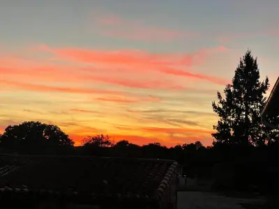 Lever ou coucher de soleil vu de la maison de vacances ou à proximité