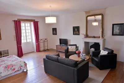 Coin salon dans l'établissement Le prieuré Saint Barthélémy