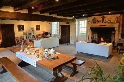 Coin salon dans l'établissement Le prieuré Saint Barthélémy