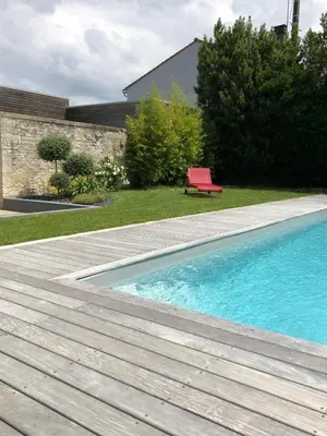 Piscine de l'établissement Maison En Ville ou située à proximité