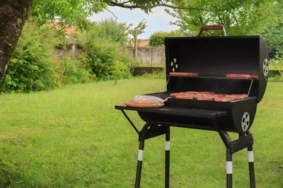 Barbecue disponible mis à disposition des clients de la maison de vacances