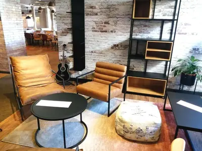 Coin salon dans l'établissement ibis Poitiers Sud