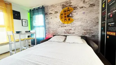 Un ou plusieurs lits dans un hébergement de l'établissement Futurostudio - Appart Hotel PACMAN - Futuroscope - Poitiers