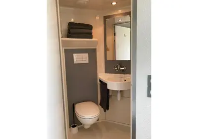 Salle de bains dans l'établissement Première Classe La Rochelle Sud-Aytré