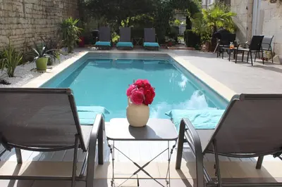 Piscine de l'établissement L'Angély - Chambres d'Hôtes ou située à proximité
