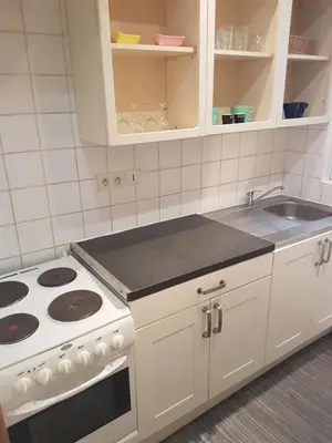 Cuisine ou kitchenette dans l'établissement La Laverie