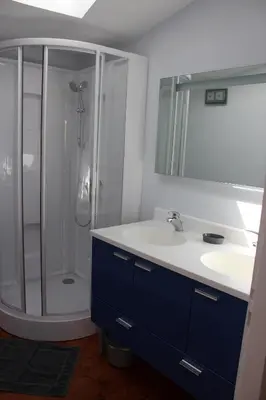 Salle de bains dans l'établissement La Maison d'Auguste