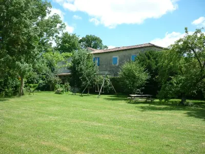 Jardin de l'établissement Le Logis de Faugerit