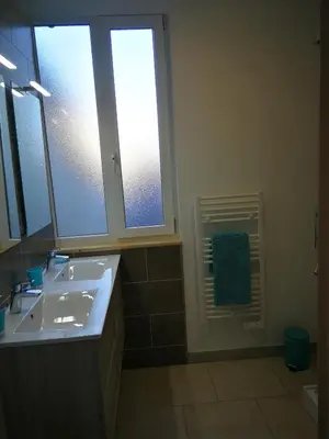 Salle de bains dans l'établissement beau T2 lumineux 1er etage