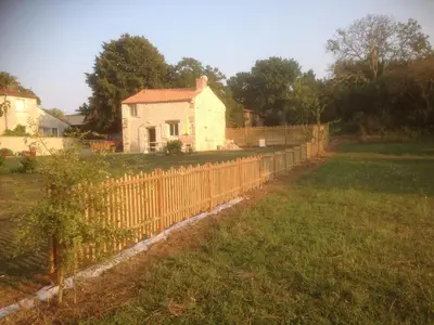 Jardin de l'établissement Le puit du lavoir