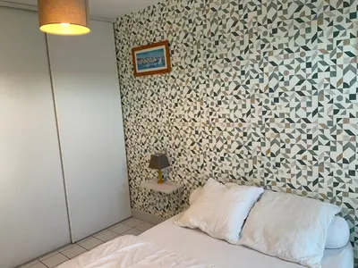 Un ou plusieurs lits dans un hébergement de l'établissement Appartement centre ville près du port avec parking et wifi