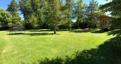 Jardin de l'établissement les roulottes de dilou Cerise