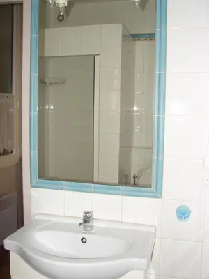 Salle de bains dans l'établissement T2 Agréable