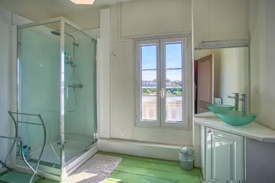 Salle de bains dans l'établissement Laferrière