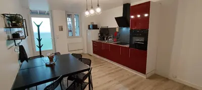 Cuisine ou kitchenette dans l'établissement La Saint-Roch