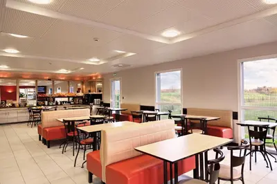 Restaurant ou autre lieu de restauration dans l'établissement Ace Hotel Poitiers