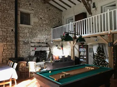 Billard dans l'établissement Chambres d'Hôtes - Les Bujours