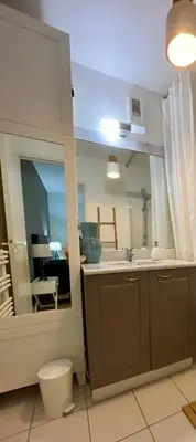 Cuisine ou kitchenette dans l'établissement Vue exceptionnelle sur les Tours ! Charme et tranquillité
