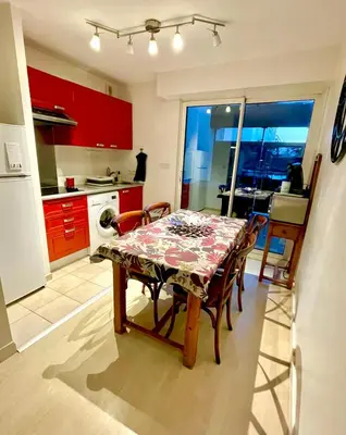 Cuisine ou kitchenette dans l'établissement Vue exceptionnelle sur les Tours ! Charme et tranquillité