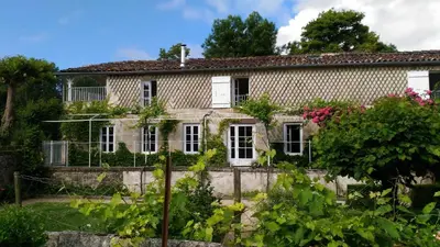 Jardin de l'établissement Le Gué Renard-un Balcon Sur La Charente