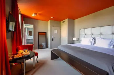 Un ou plusieurs lits dans un hébergement de l'établissement Hotel Ligaro - Jarnac