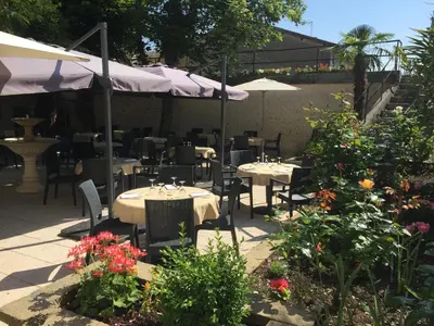 Jardin de l'établissement Hôtel Restaurant La Boule d'Or