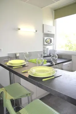 Cuisine ou kitchenette dans l'établissement West Appart' Hôtel