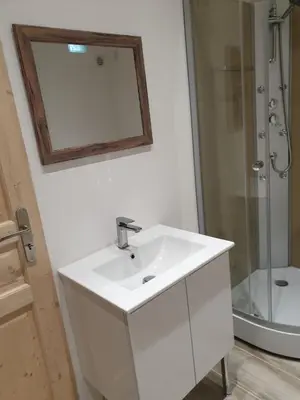 Salle de bains dans l'établissement Ma Location Saisonnière