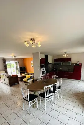 Cuisine ou kitchenette dans l'établissement Le HAMEAU 1936 Gîte des Milanaïs