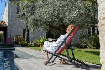 Piscine de l'établissement Un Banc au Soleil ou située à proximité