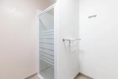 Salle de bains dans l'établissement Appart'City Confort Niort Centre