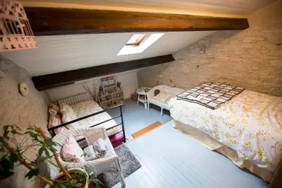 Un ou plusieurs lits dans un hébergement de l'établissement La Maison Des Fleurs